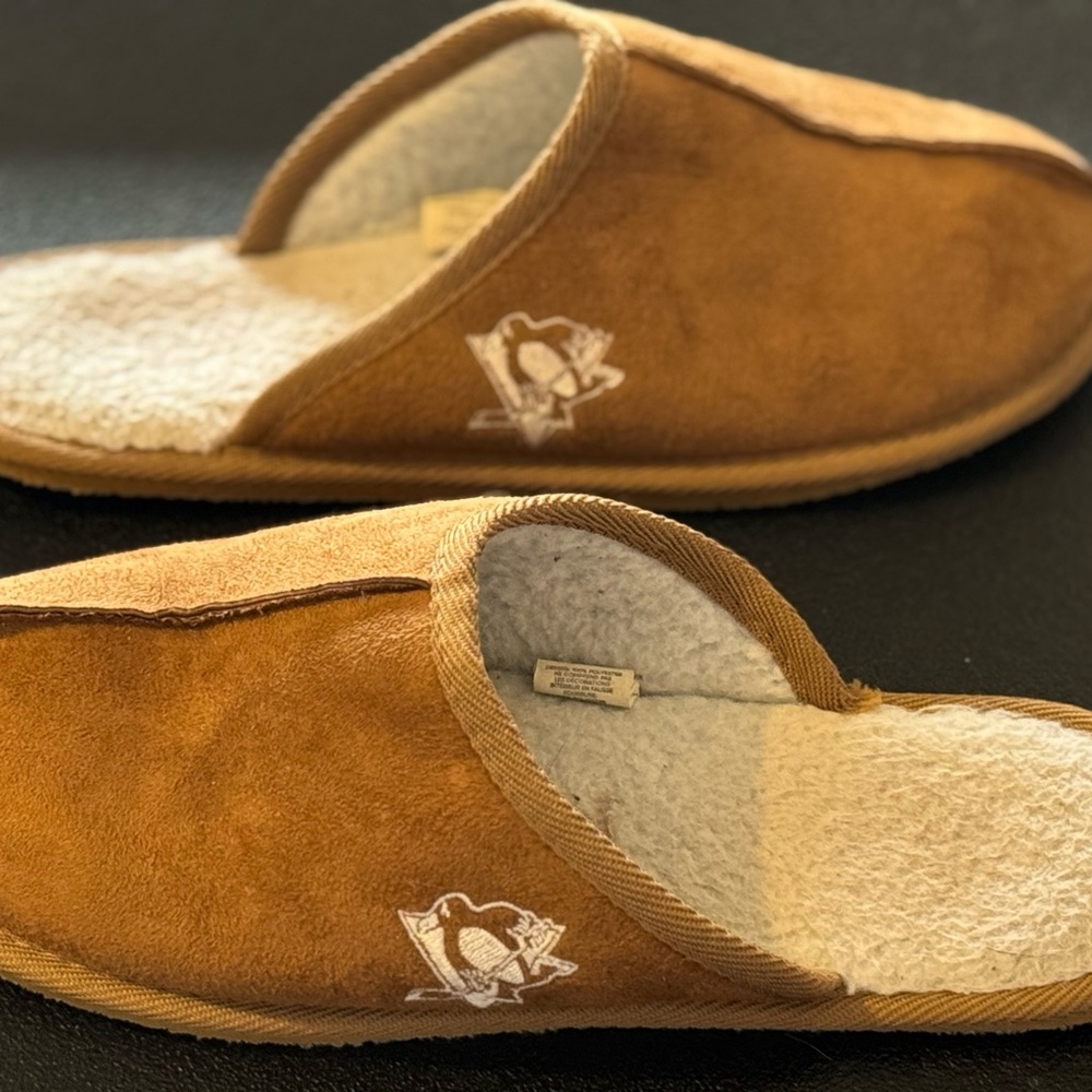 Fanatics Brand, Pittsburgh Penguins, Brown Hockey Slipper Sandals, Men’s Sz (Sm) - Picture 10 of 10